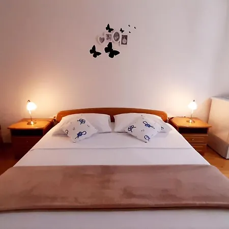 بيت ضيافة Pansion Ivan & Ivana 3*