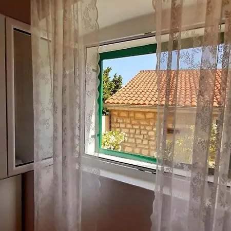 Guest house Pansion Ivan & Ivana Bol