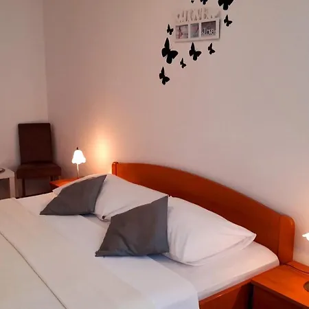 Guest house Pansion Ivan & Ivana Bol
